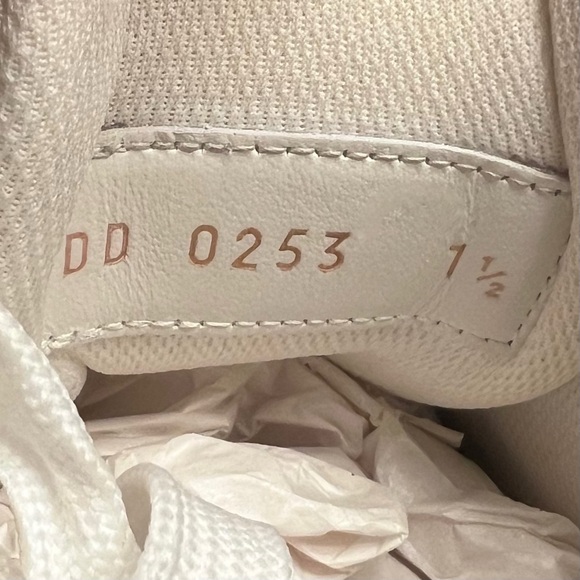 Louis Vuitton LV Trainers - Picture 8 of 11